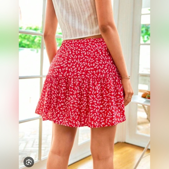 Cotton On Red and White Skater Mini Skirt - Picture 2 of 7